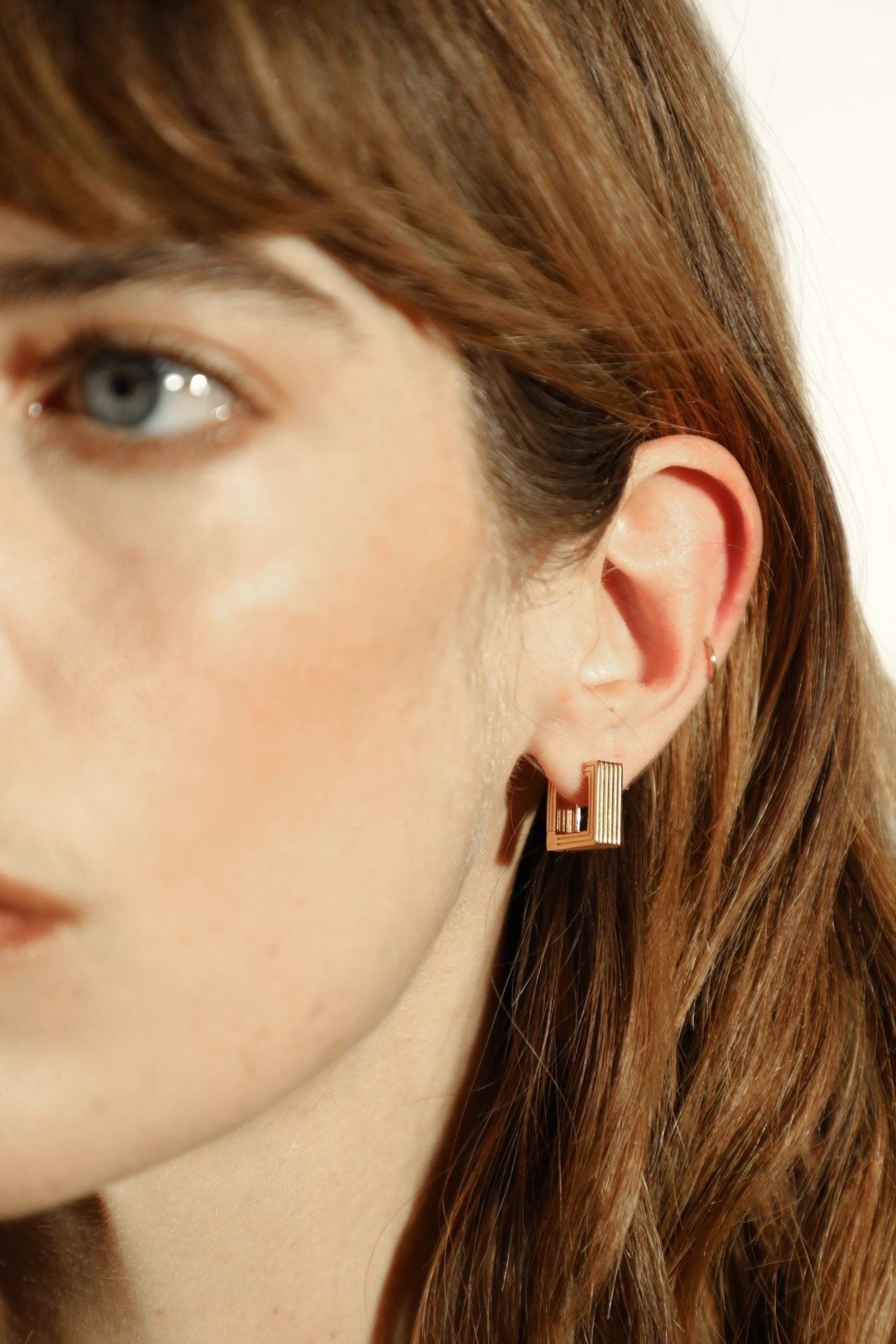 MINI AURELIA HOOPS - IVILOSANGELES.COM