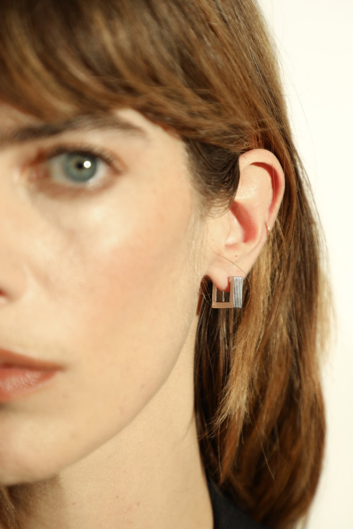 MINI AURELIA HOOPS - IVILOSANGELES.COM