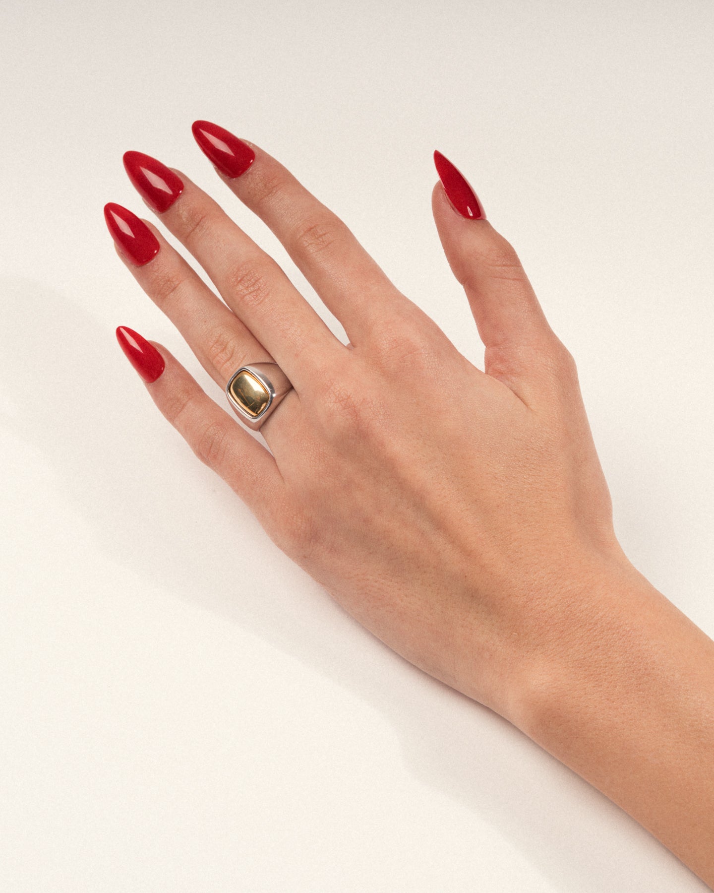 SMALL TOY SIGNET RING - IVILOSANGELES.COM