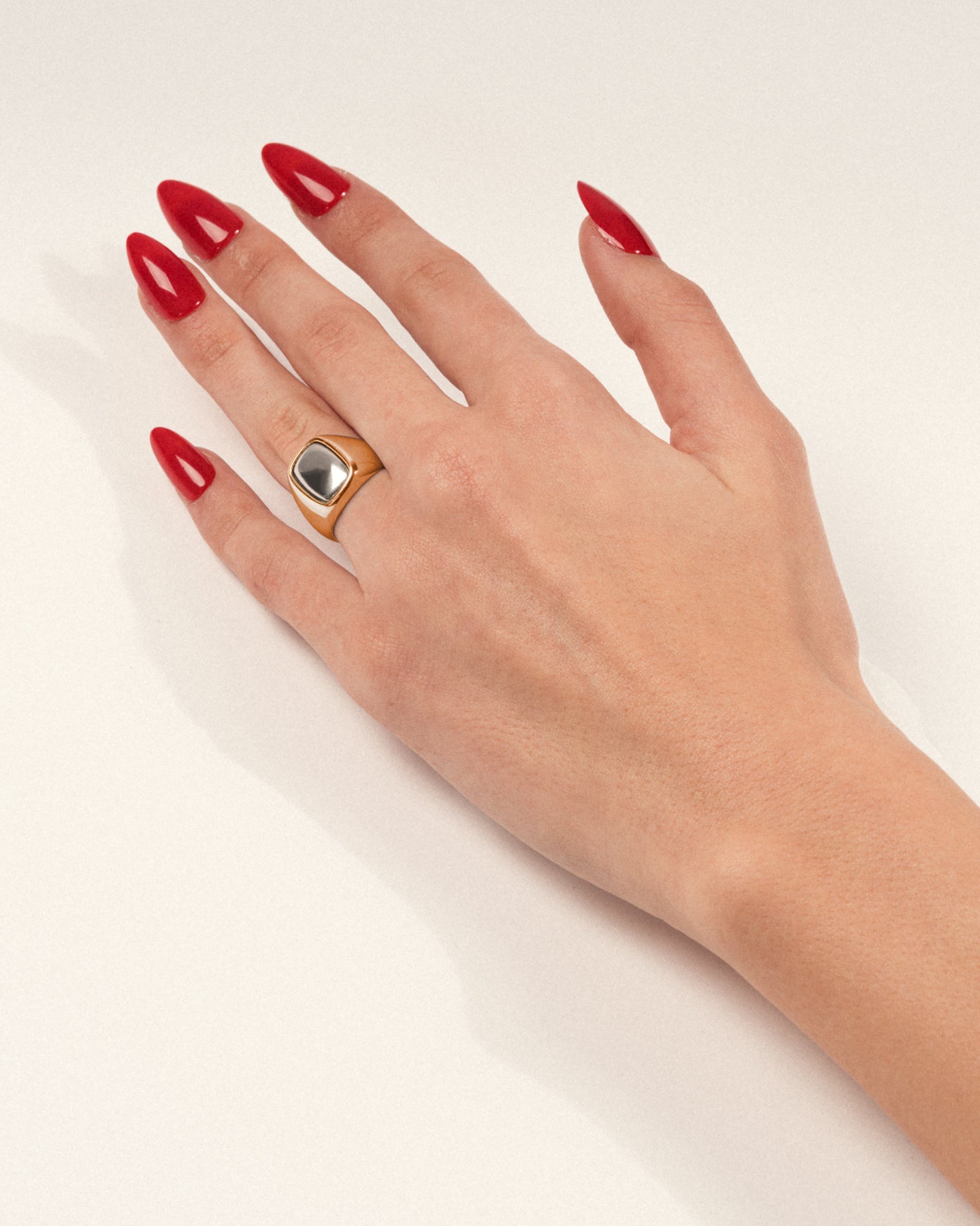 SMALL TOY SIGNET RING - IVILOSANGELES.COM