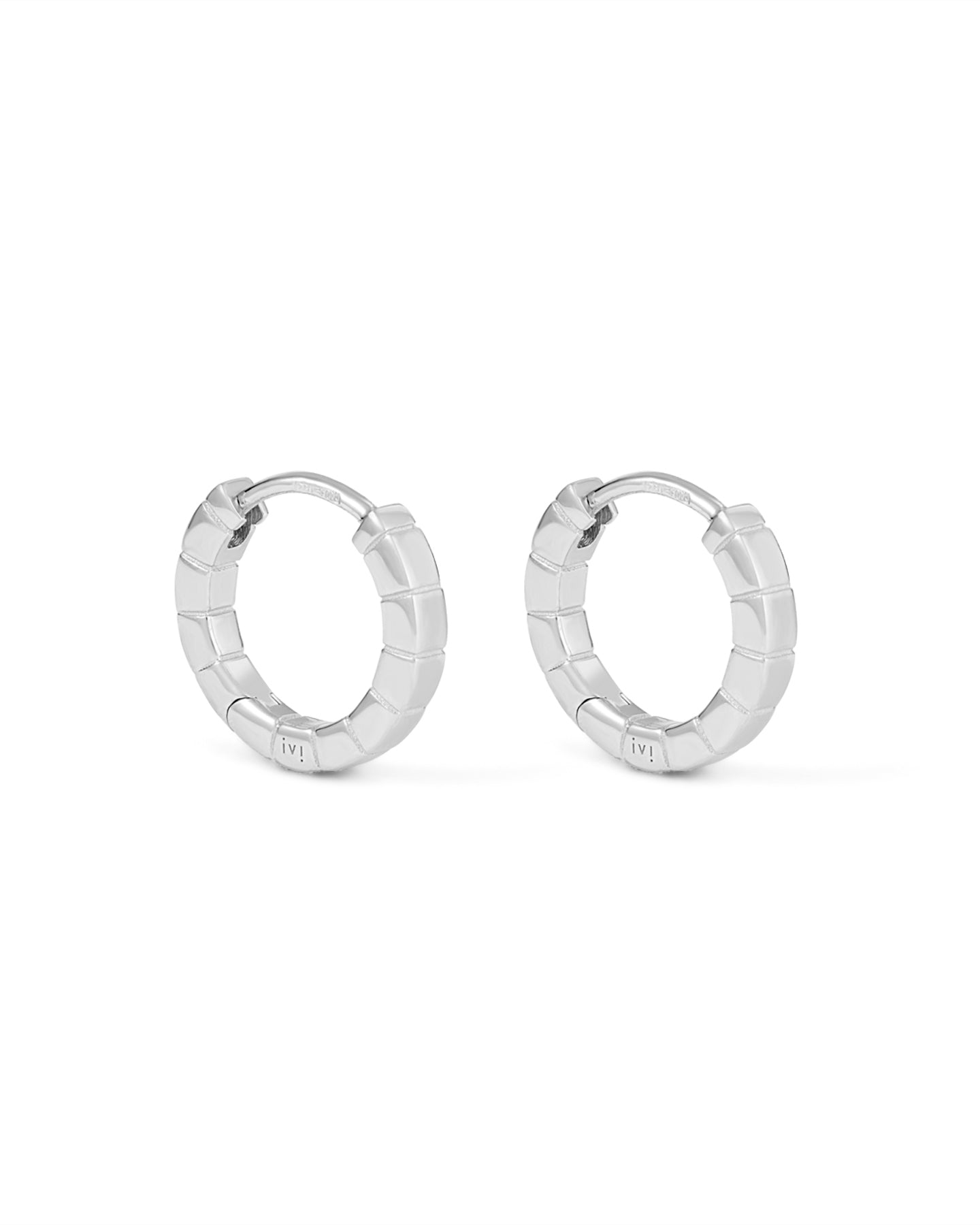 A pair of mini rhodium-plated Signore hoop earrings with a textured design, resembling a curving row of square beads.