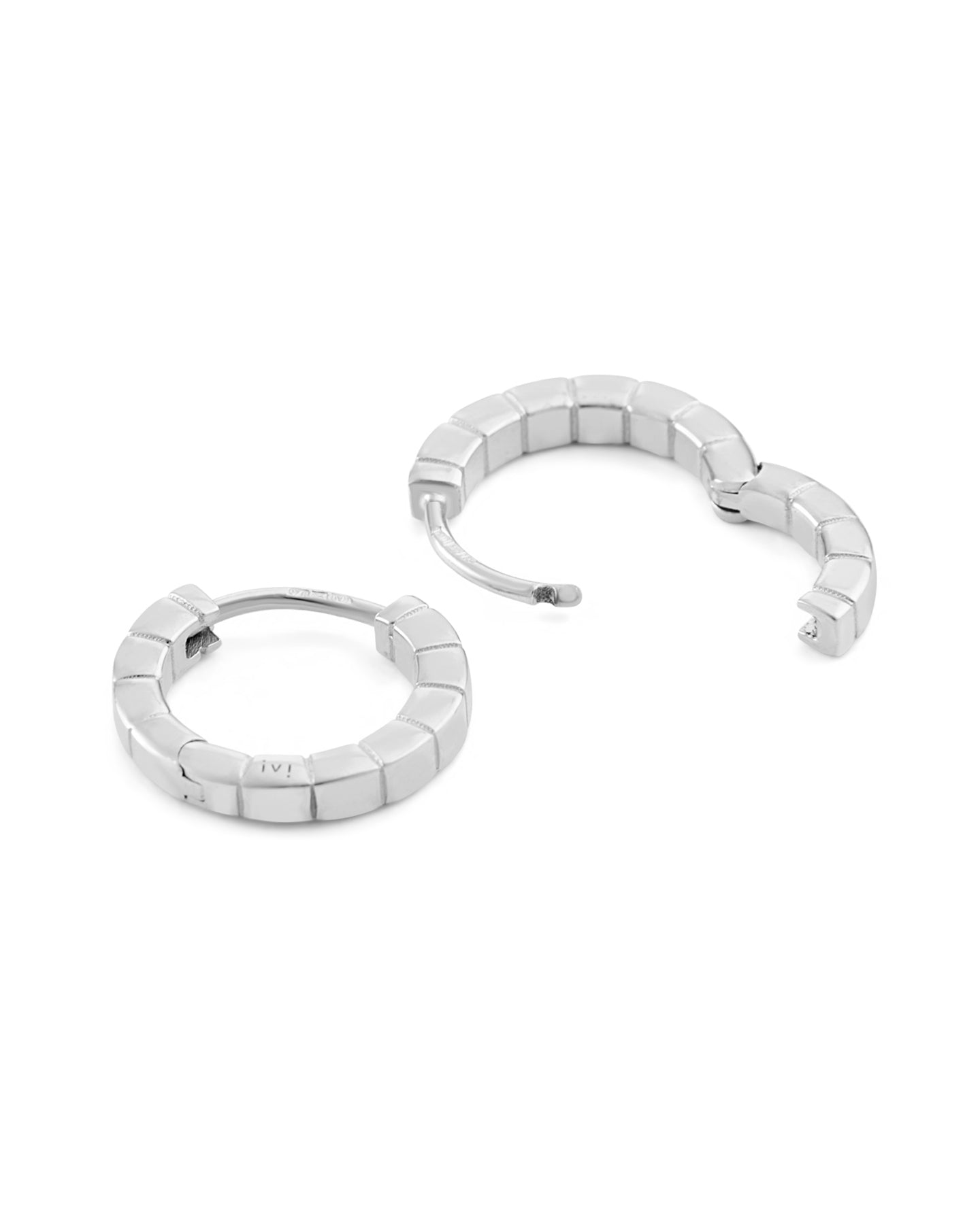 A pair of mini rhodium-plated Signore hoop earrings with a textured design, resembling a curving row of square beads.