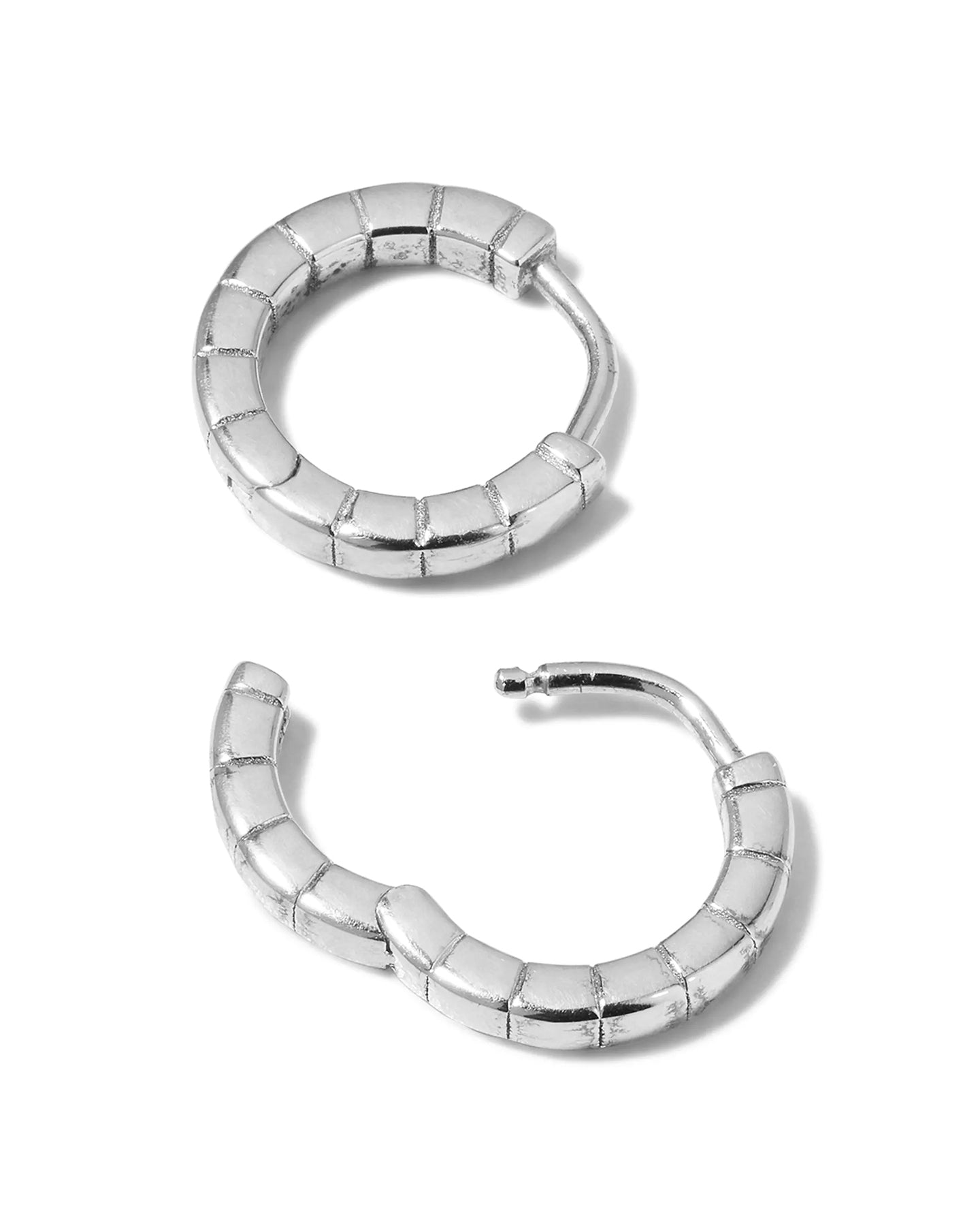 A pair of mini rhodium-plated Signore hoop earrings with a textured design, resembling a curving row of square beads.