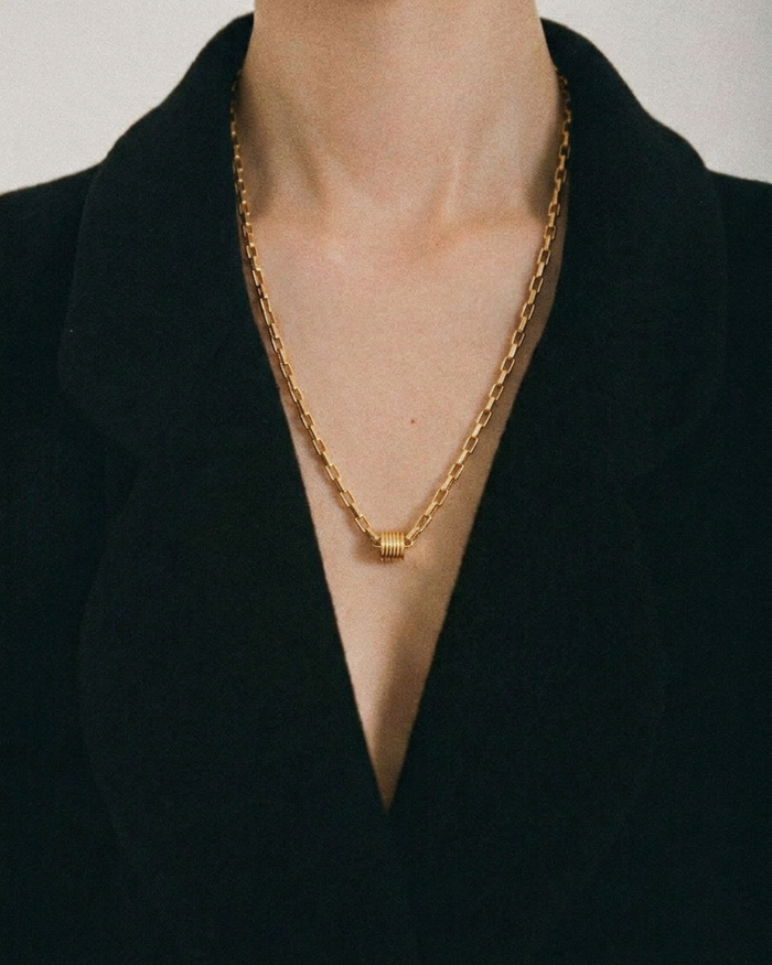 AURELIA ROUND CHARM NECKLACE