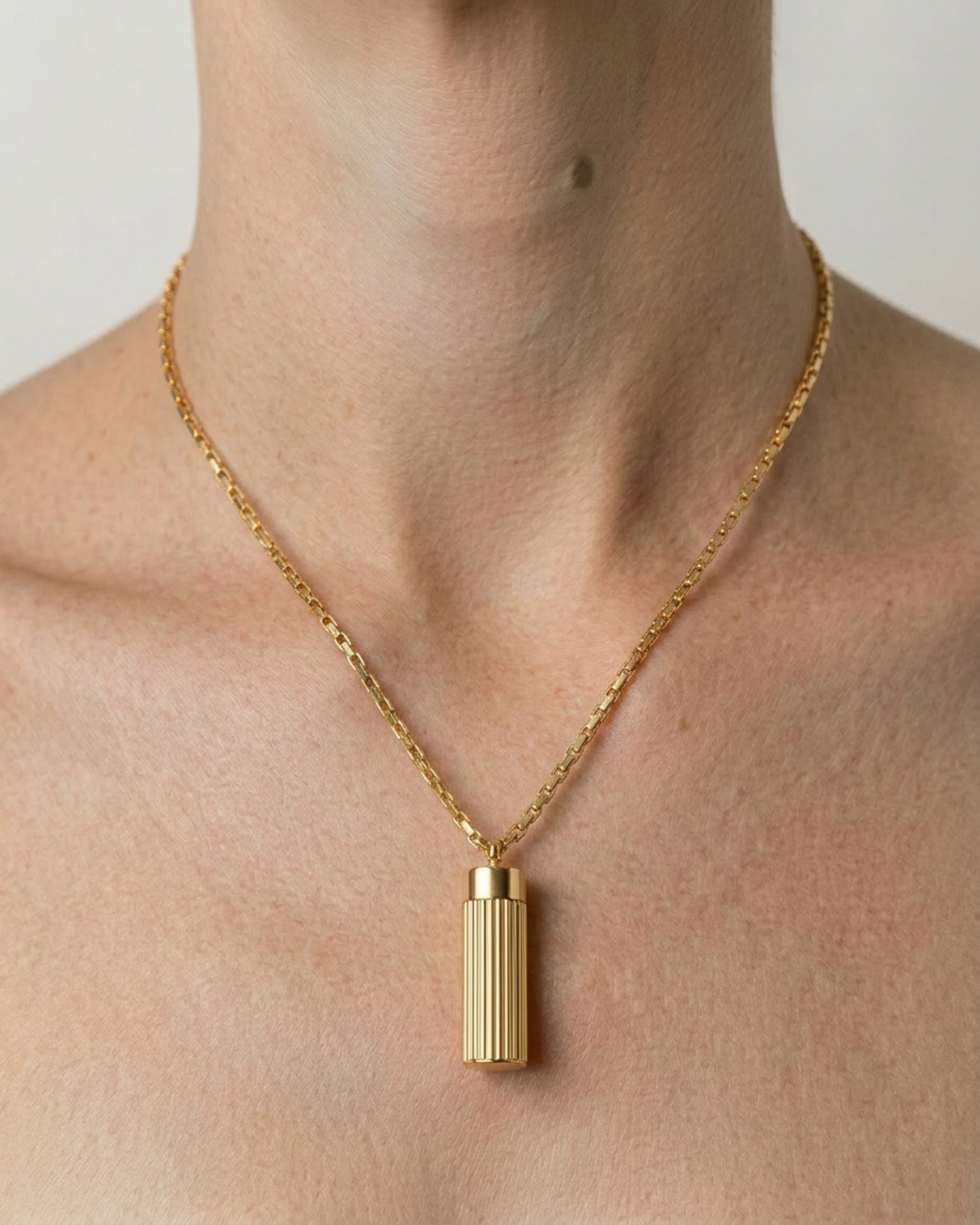 HOLLYWOOD MEMENTO NECKLACE