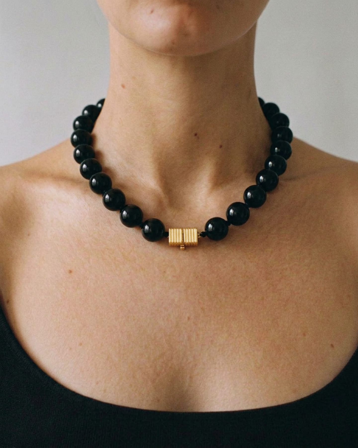 LINDA ONYX NECKLACE