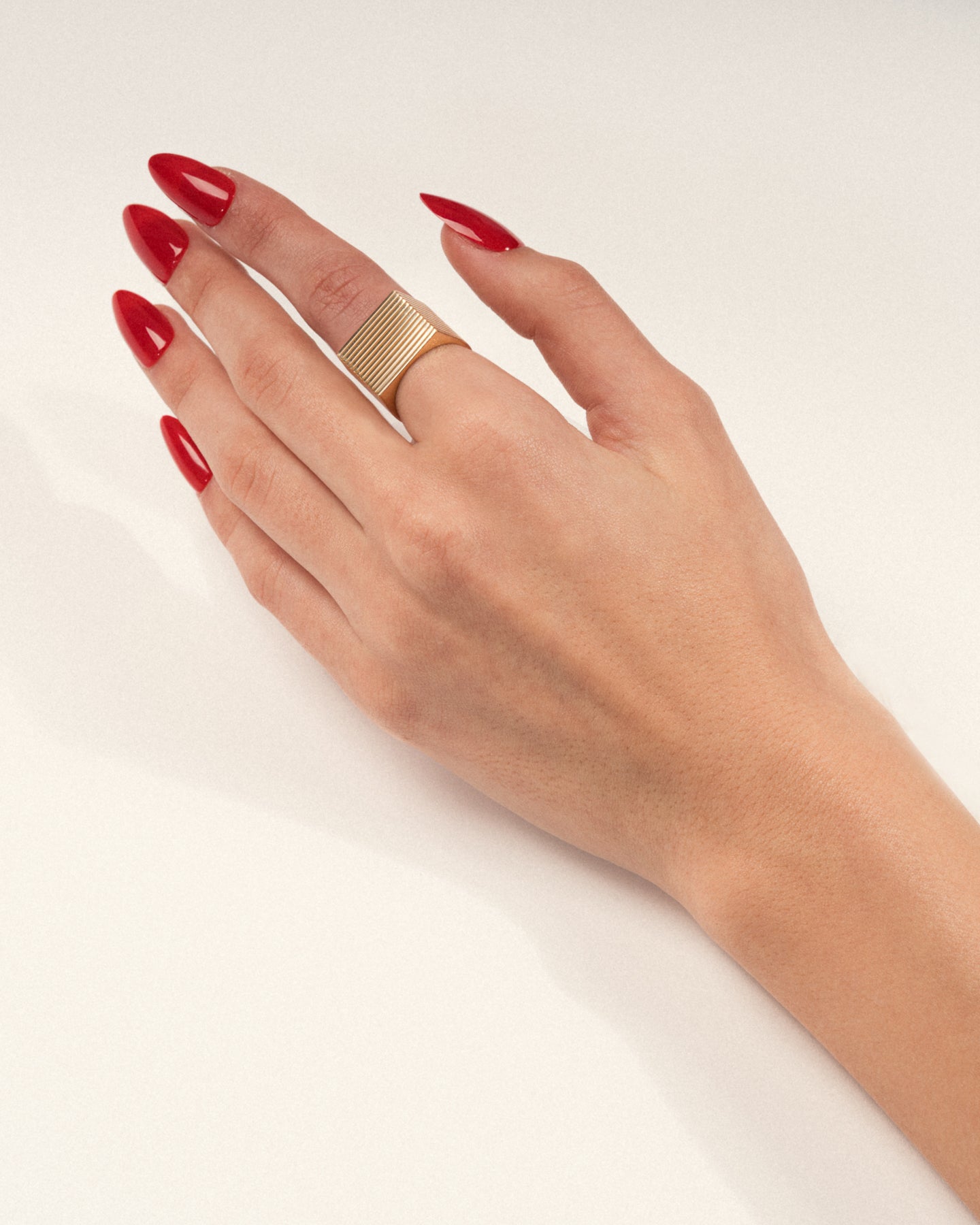 WIDE AURELIA SIGNET RING - IVILOSANGELES.COM
